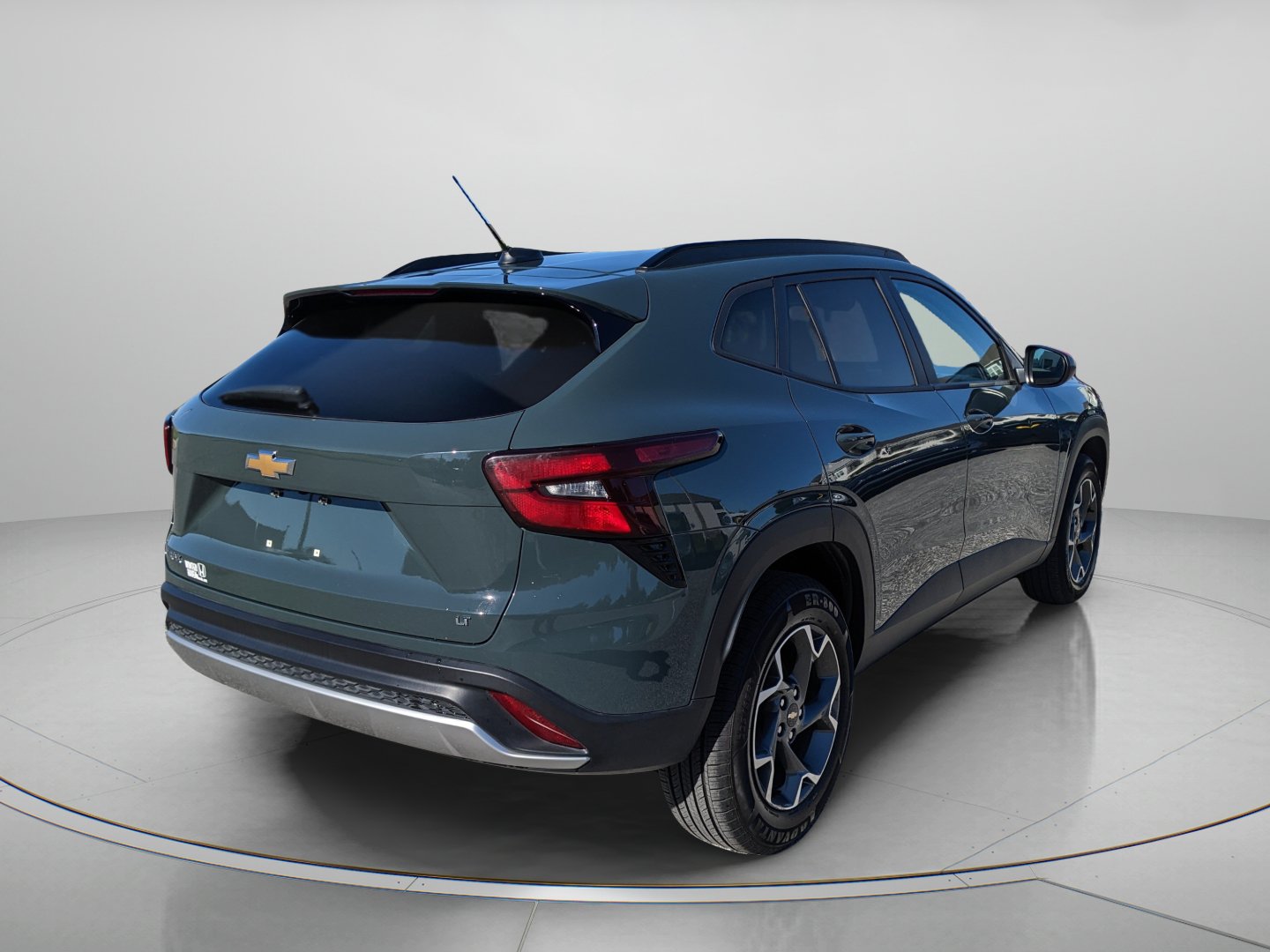 Used 2025 Chevrolet Trax LT FWD image 8