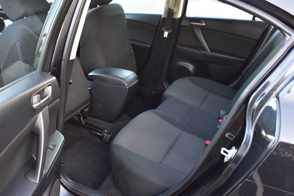 Used 2012 MAZDA MAZDA3 i Sport FWD image 23