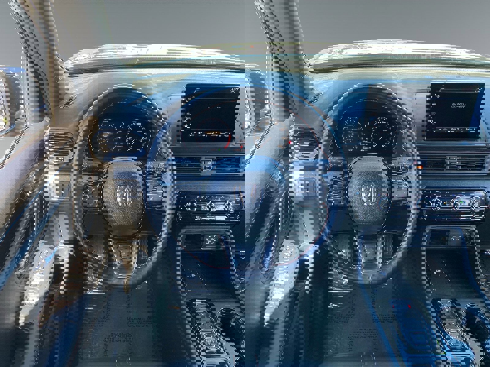 Used 2025 Honda Pilot TrailSport image 12