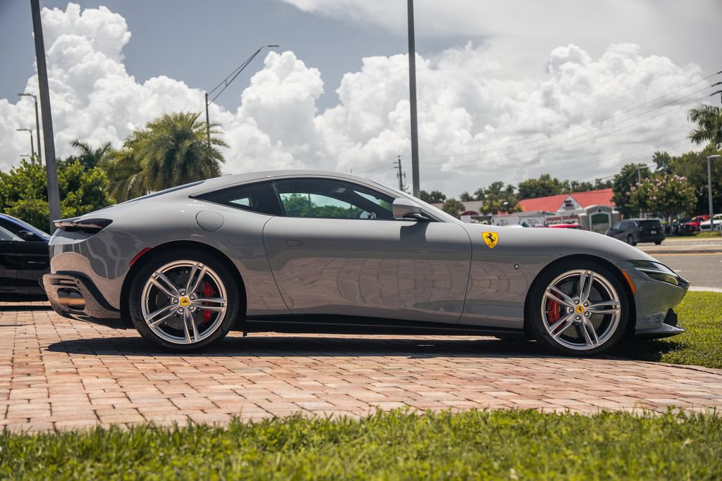 Used 2022 Ferrari Roma RWD image 8