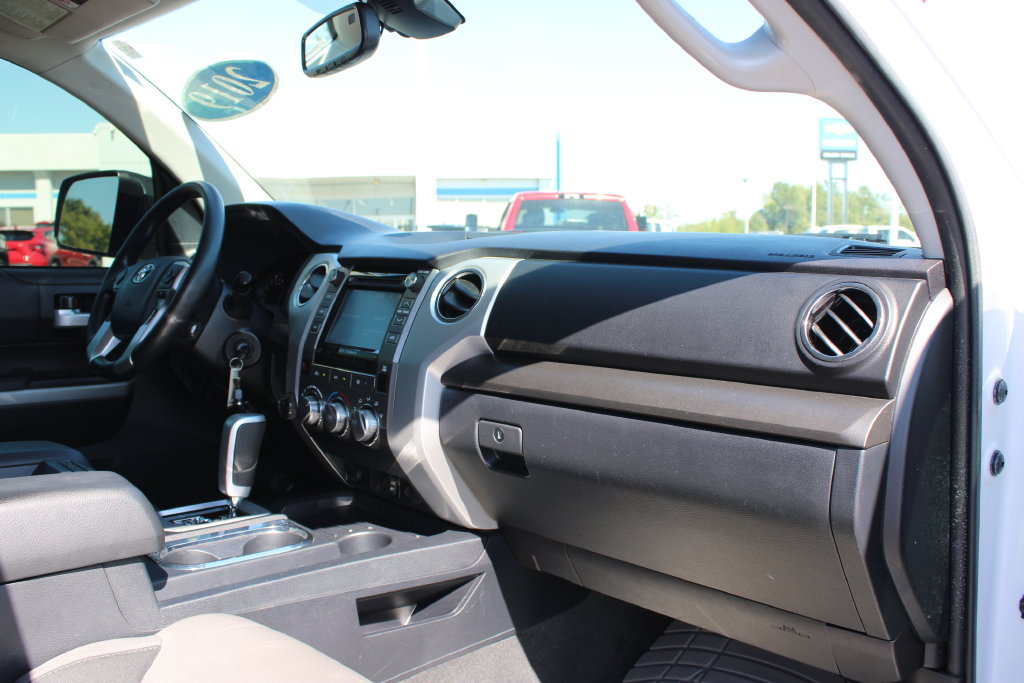Used 2019 Toyota Tundra SR5 w/ SR5 Upgrade Package AWD/4WD image 31