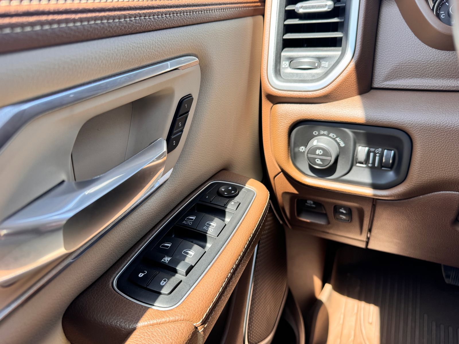 Used 2020 RAM 1500 Laramie image 15