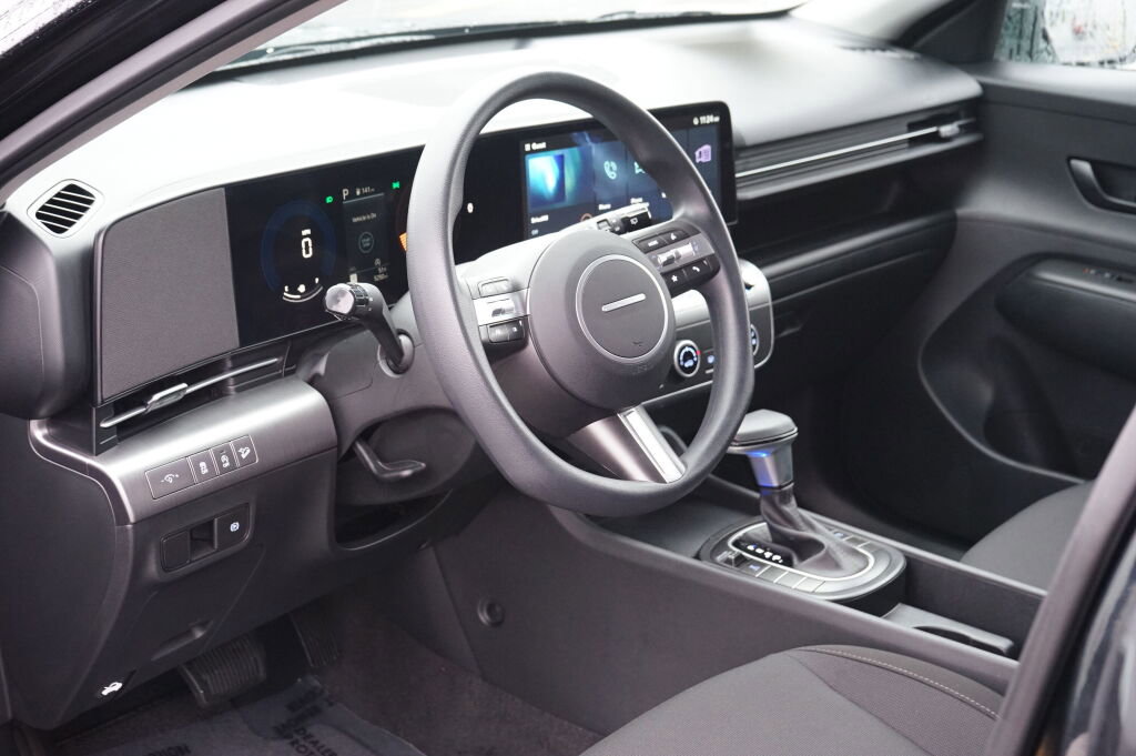 Used 2024 Hyundai Kona SE image 12
