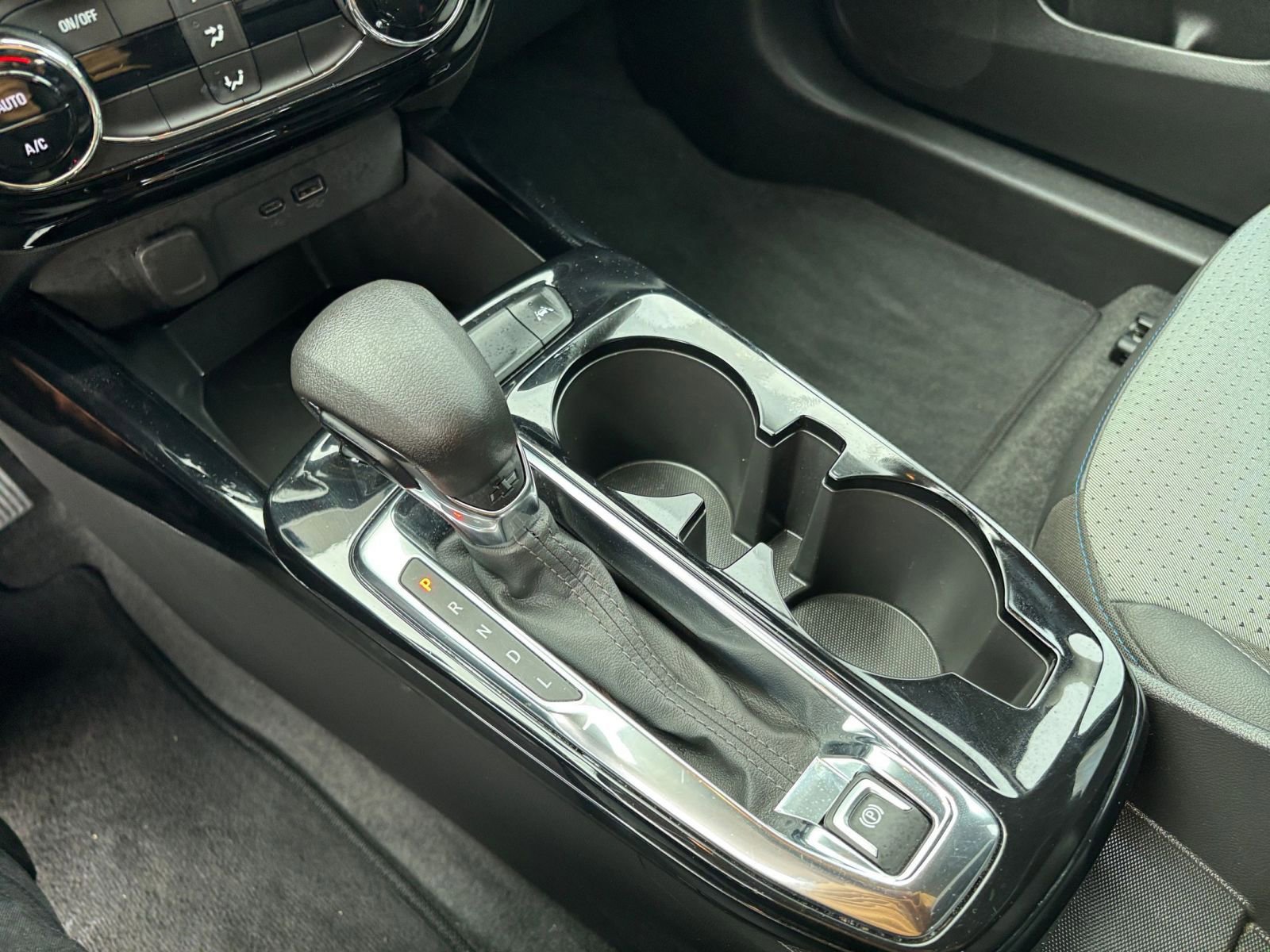 Used 2025 Chevrolet Trax LT image 35