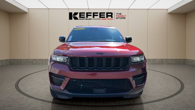 Certified 2023 Jeep Grand Cherokee Altitude AWD/4WD image 9