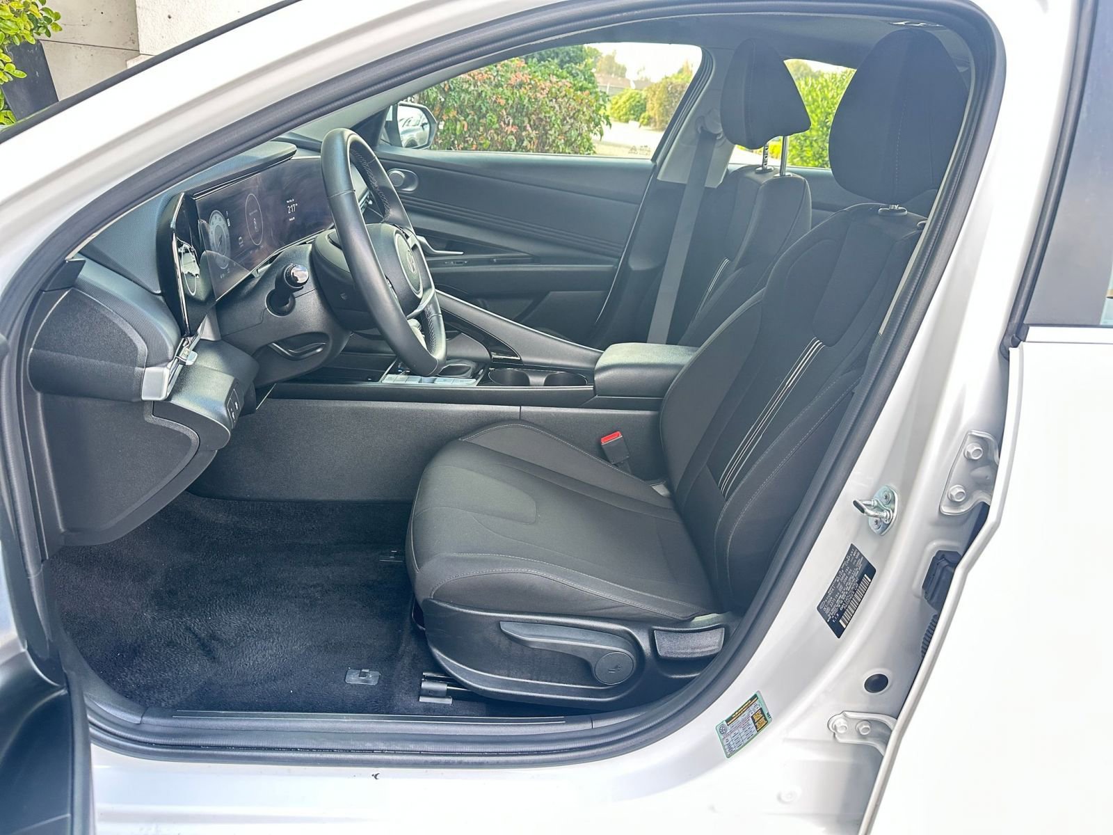 Used 2025 Hyundai Elantra SEL image 39