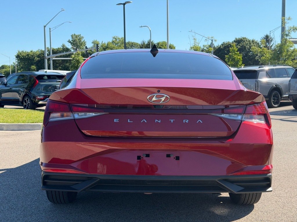 Used 2023 Hyundai Elantra SEL w/ Cargo Package FWD image 4