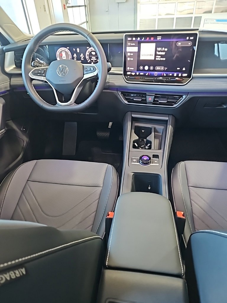 New 2026 Volkswagen Tiguan SE image 25