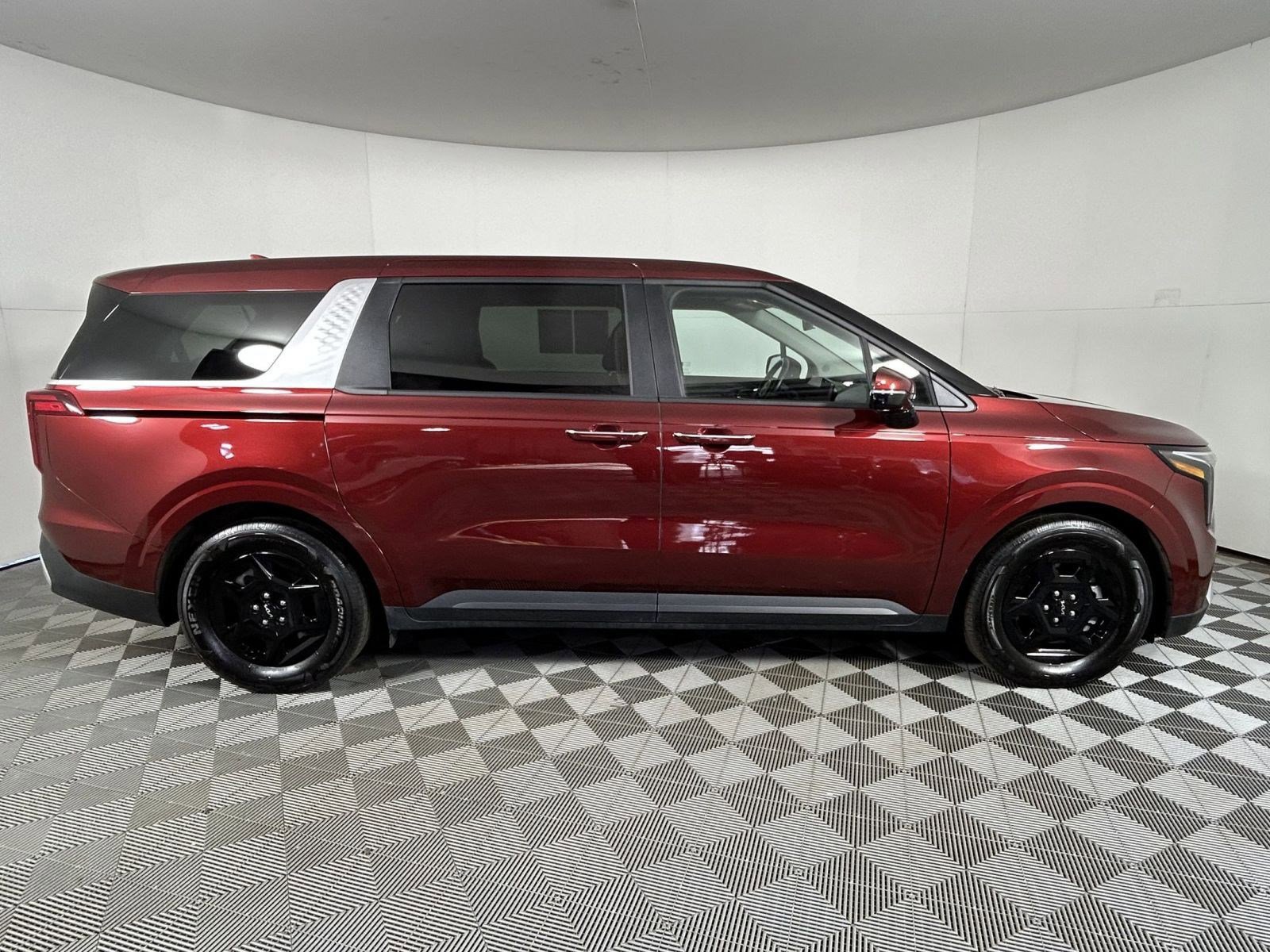 Certified 2025 Kia Carnival LXS image 8