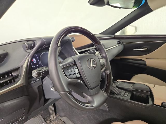 Used 2020 Lexus ES 300h w/ Accessory Package image 15