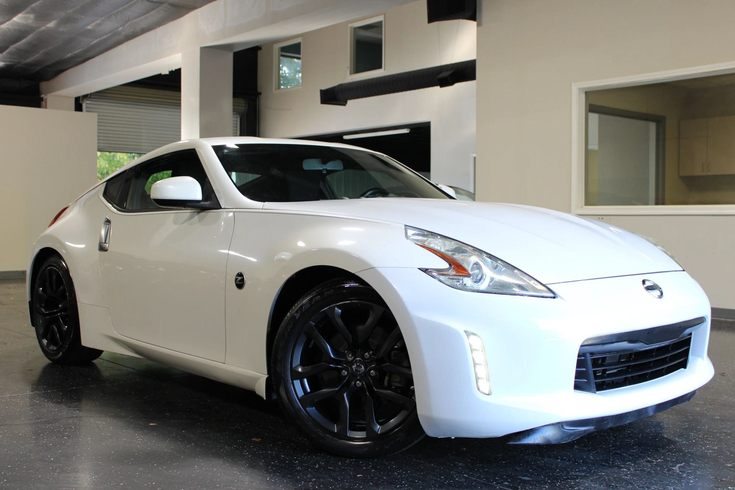 Used 2015 Nissan 370Z Coupe w/ Aerodynamics Package RWD image 31