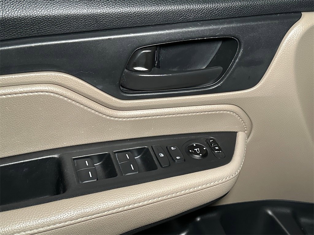Used 2019 Honda Odyssey EX image 17
