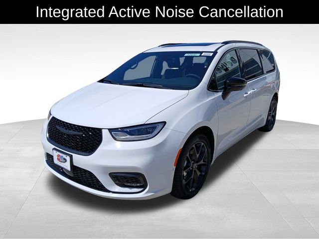 New 2025 Chrysler Pacifica Limited image 5