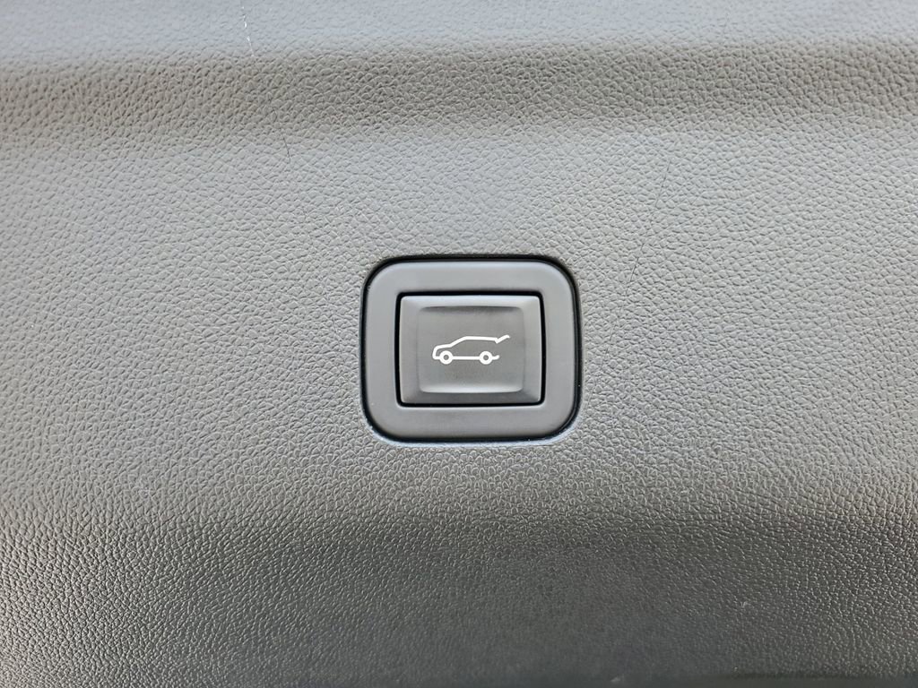 Used 2023 Chevrolet Suburban High Country w/ Advanced Technology Package image 37