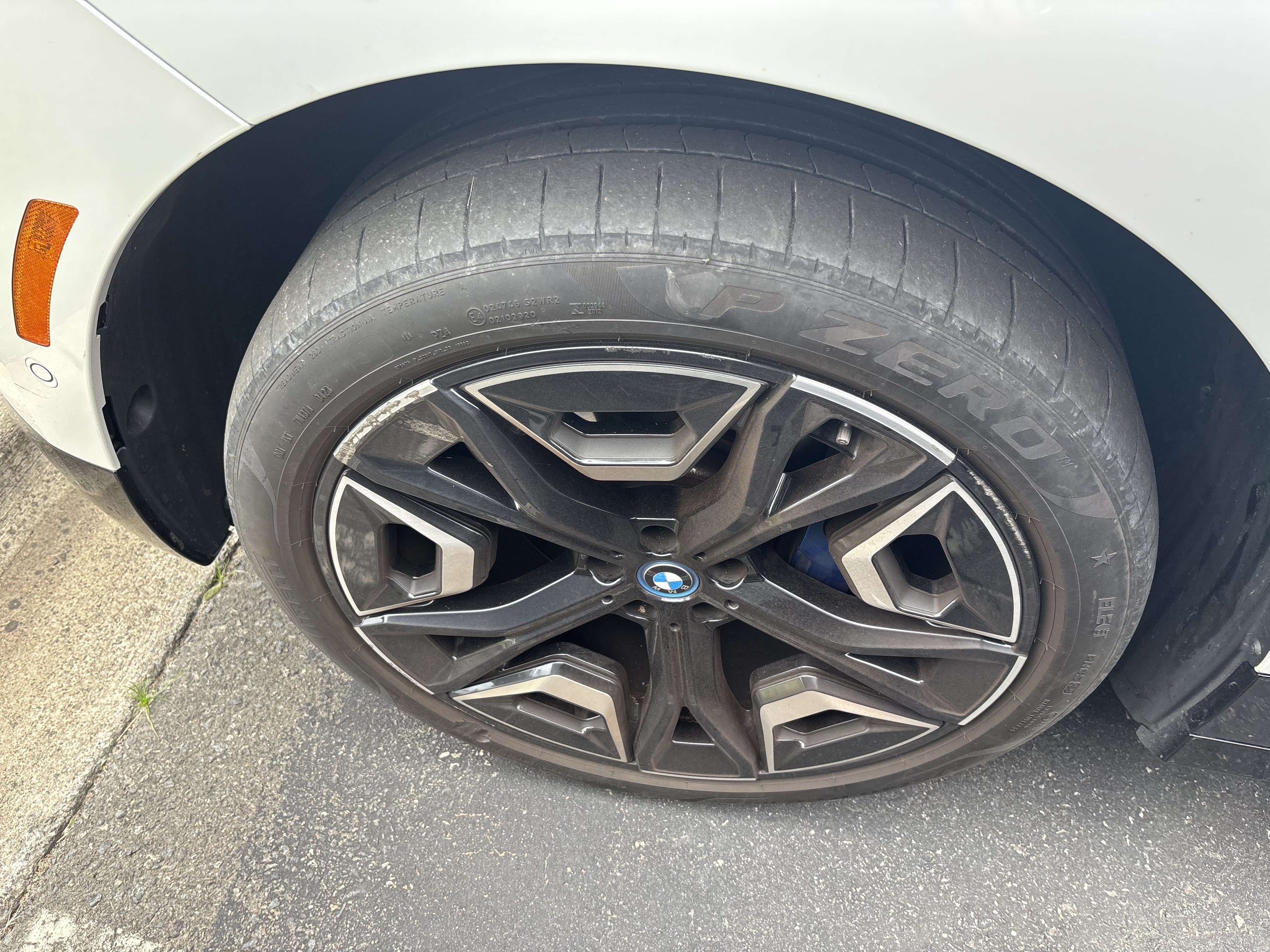 Certified 2024 BMW iX xDrive50 w/ Premium Package AWD/4WD image 31
