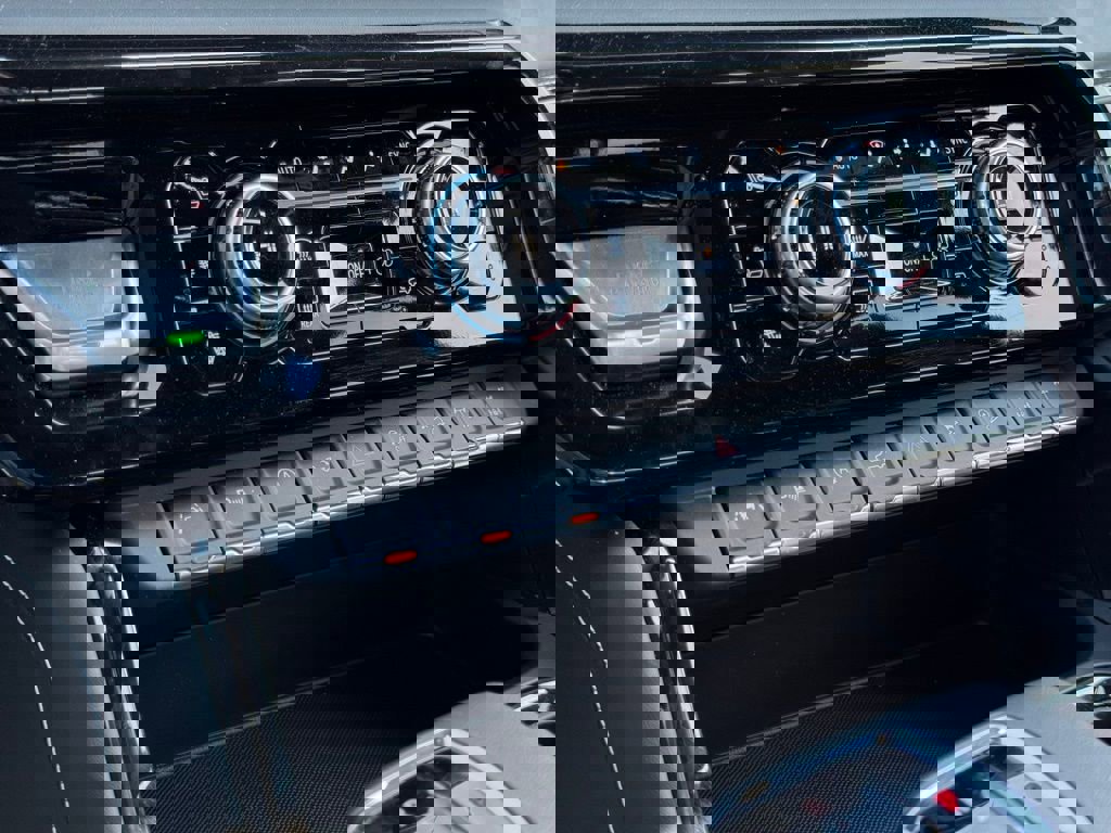 Used 2025 GMC Sierra 1500 AT4X w/ AT4X AEV Edition image 37