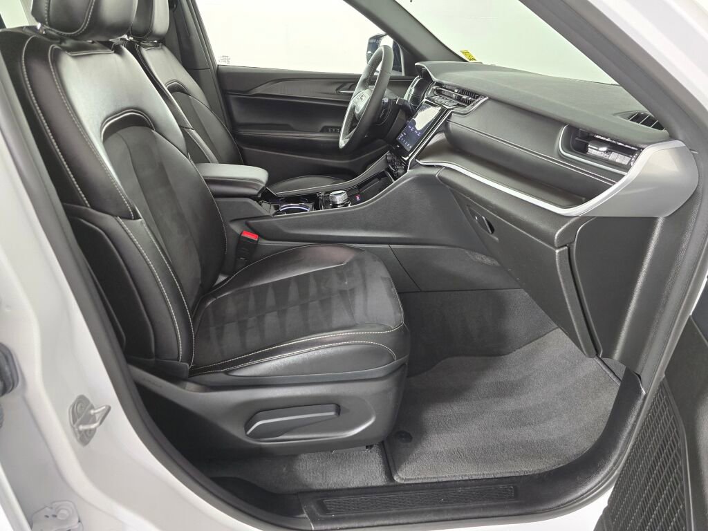 Used 2023 Jeep Grand Cherokee Altitude image 42