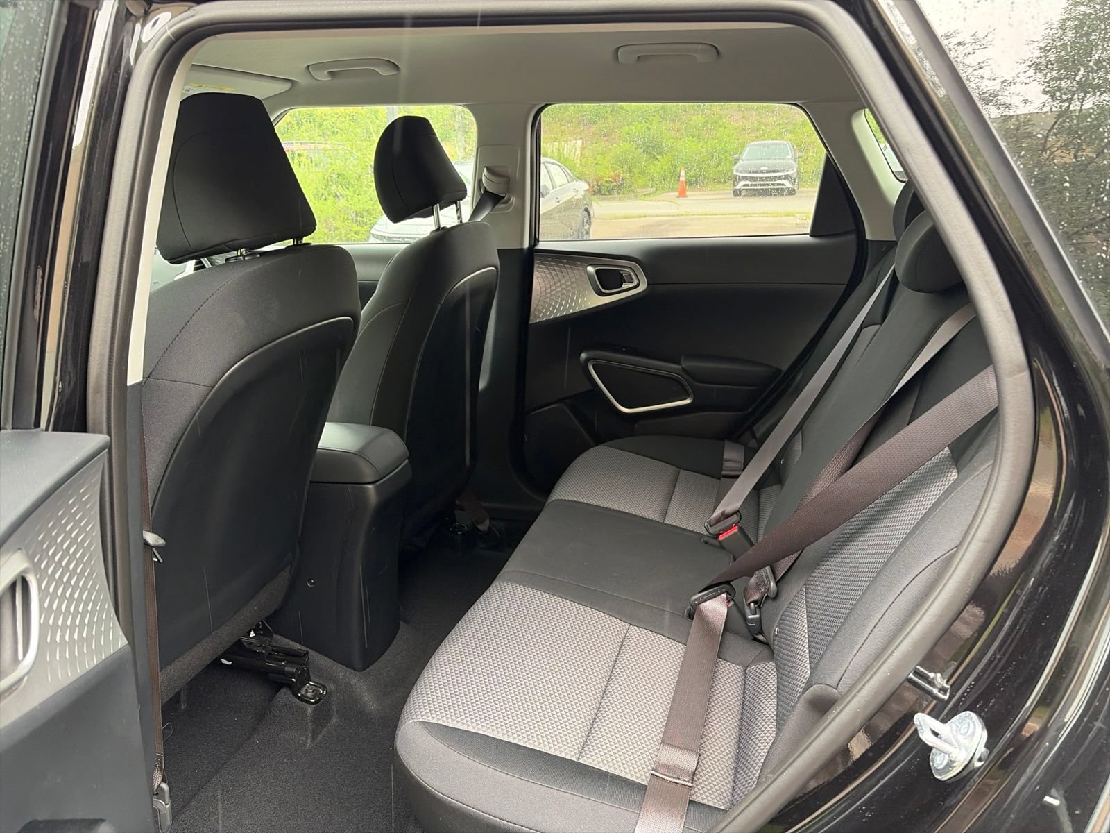 Used 2025 Kia Soul LX w/ LX Technology Package FWD image 10