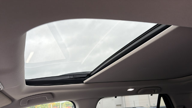 Used 2025 Honda Pilot Touring image 12