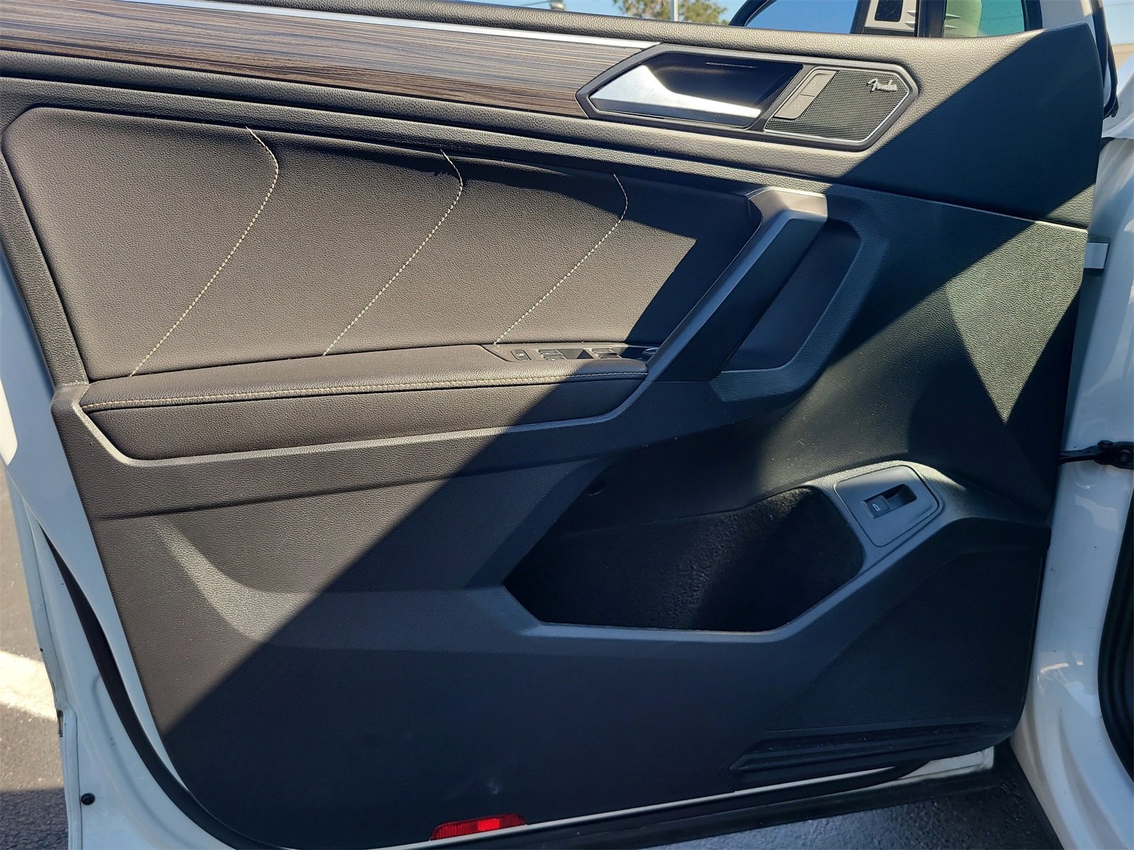 Used 2022 Volkswagen Tiguan SEL R-Line image 16