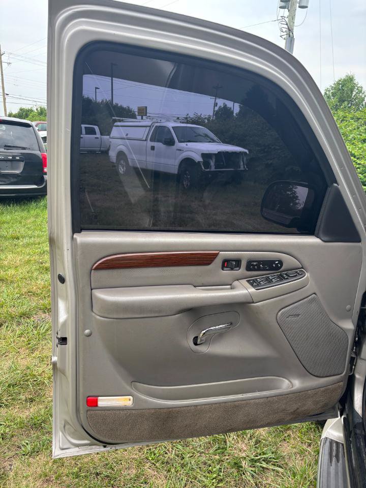 Used 2004 Cadillac Escalade ESV AWD image 19