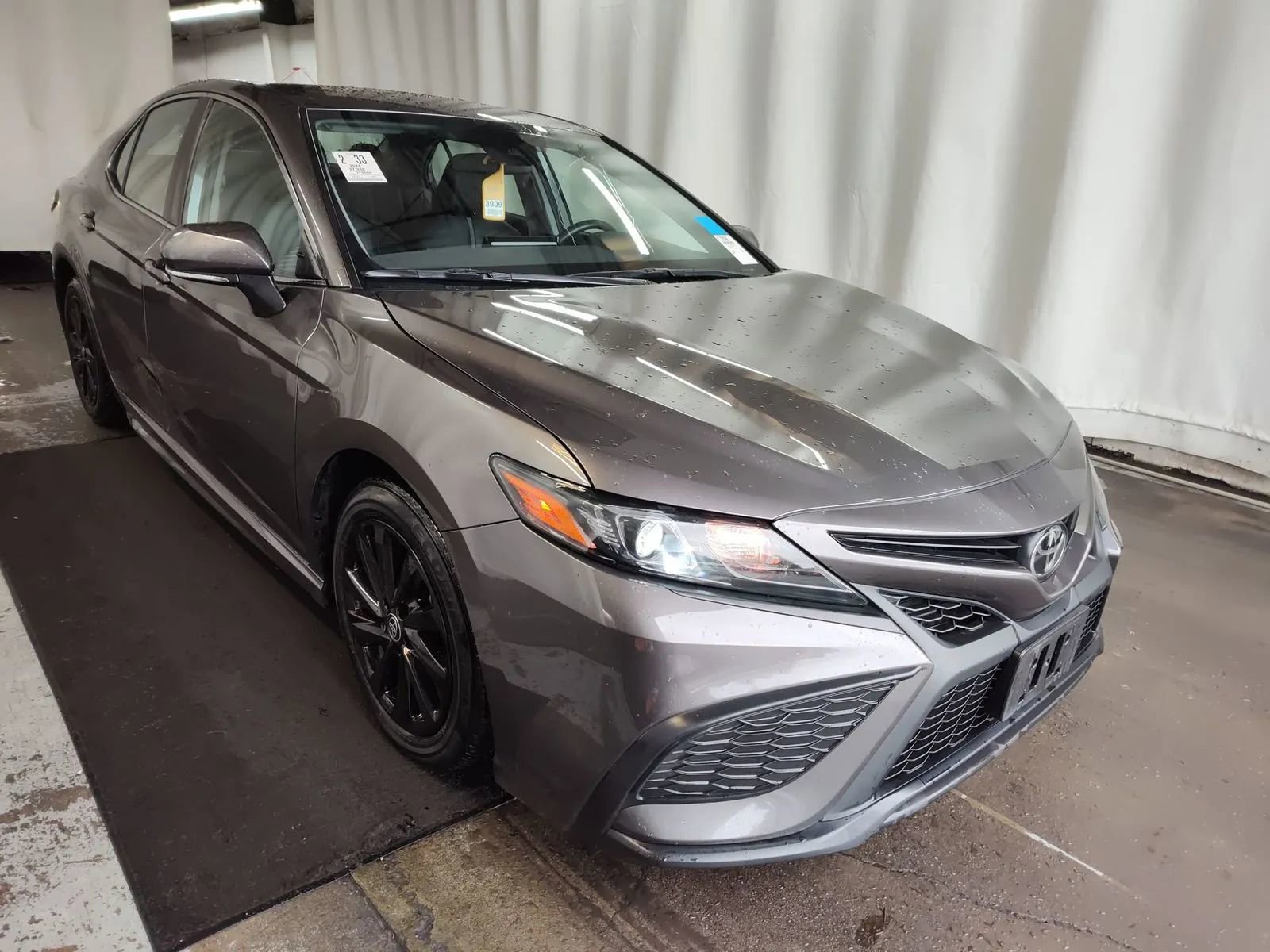 Used 2024 Toyota Camry SE FWD image 4