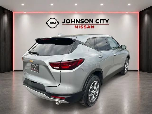 Used 2025 Chevrolet Blazer LT FWD image 5