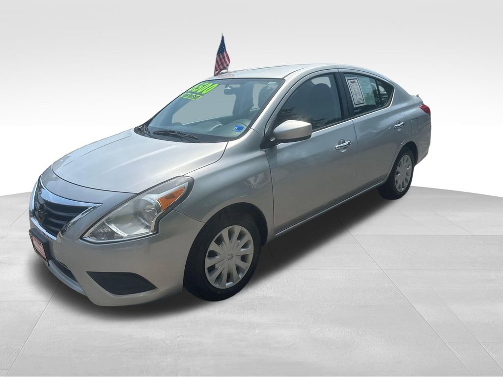 Used 2016 Nissan Versa SV FWD image 2