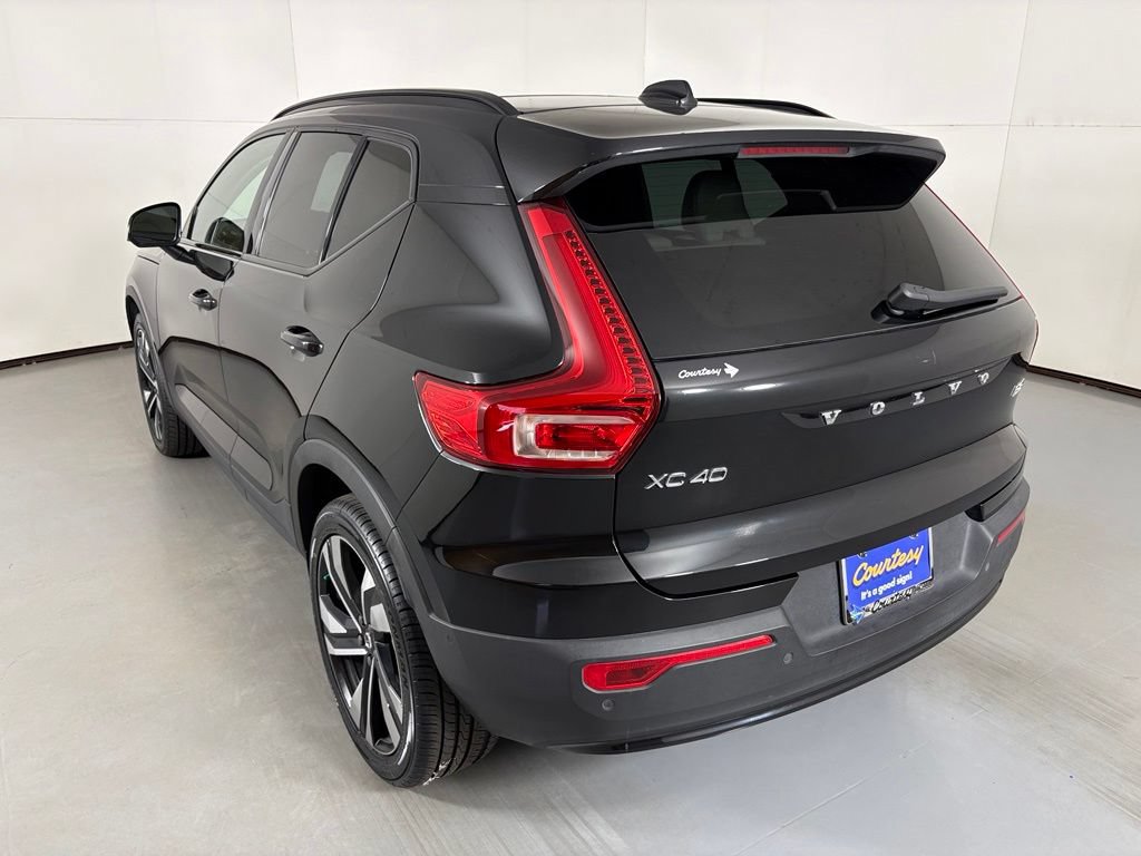 Used 2024 Volvo XC40 B5 Plus w/ Climate Package AWD/4WD image 6