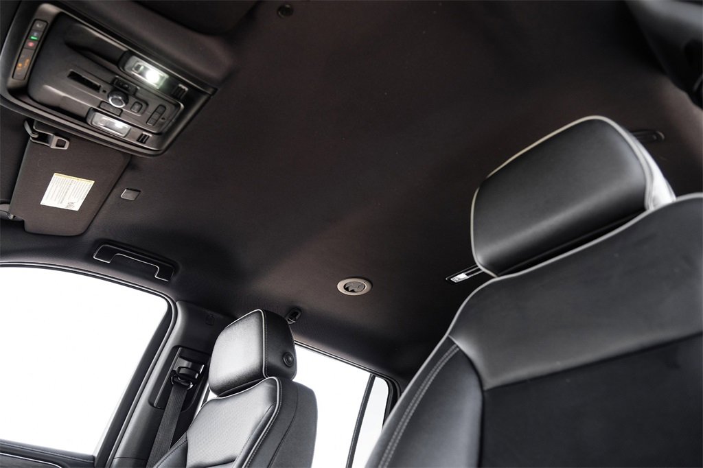 Used 2022 Chevrolet Suburban Premier image 32