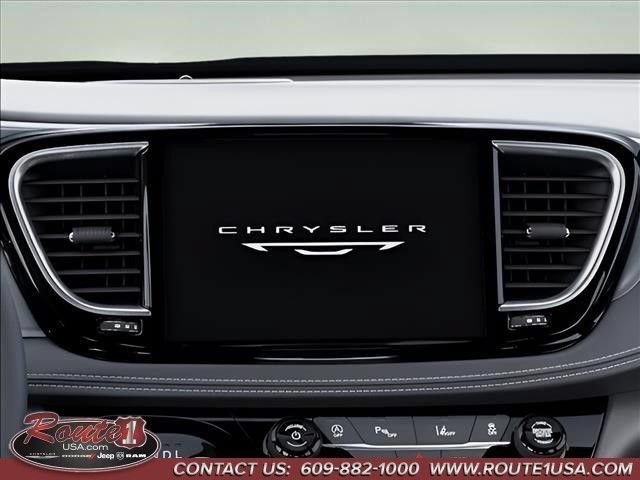New 2027 Chrysler Pacifica Select AWD/4WD image 19