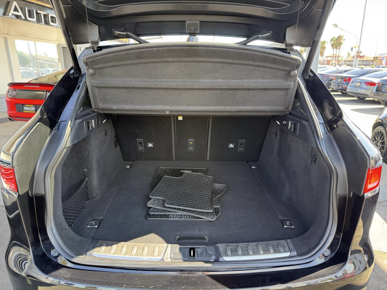 Used 2019 Jaguar F-PACE Premium image 20
