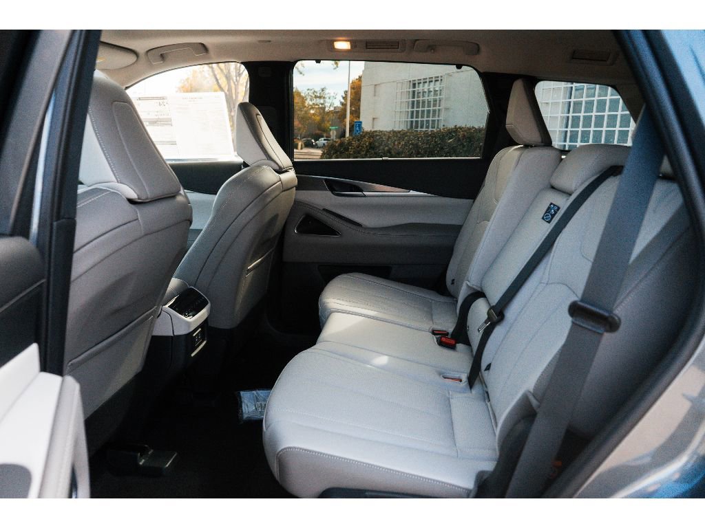 Certified 2026 INFINITI QX60 Luxe w/ Cargo Package image 24