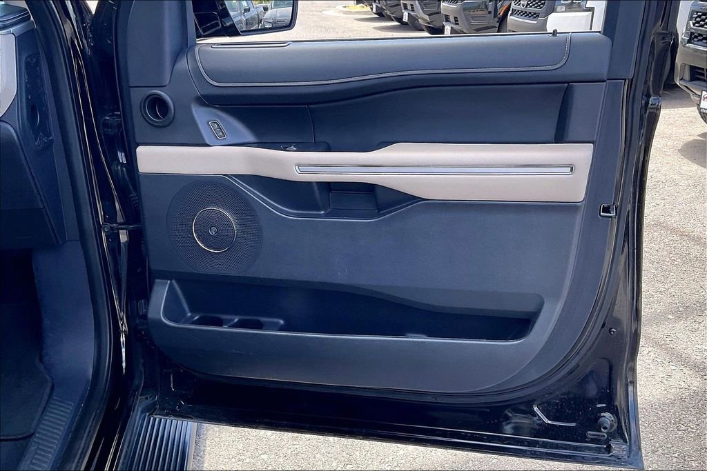 Used 2024 Ford Expedition Limited RWD image 23