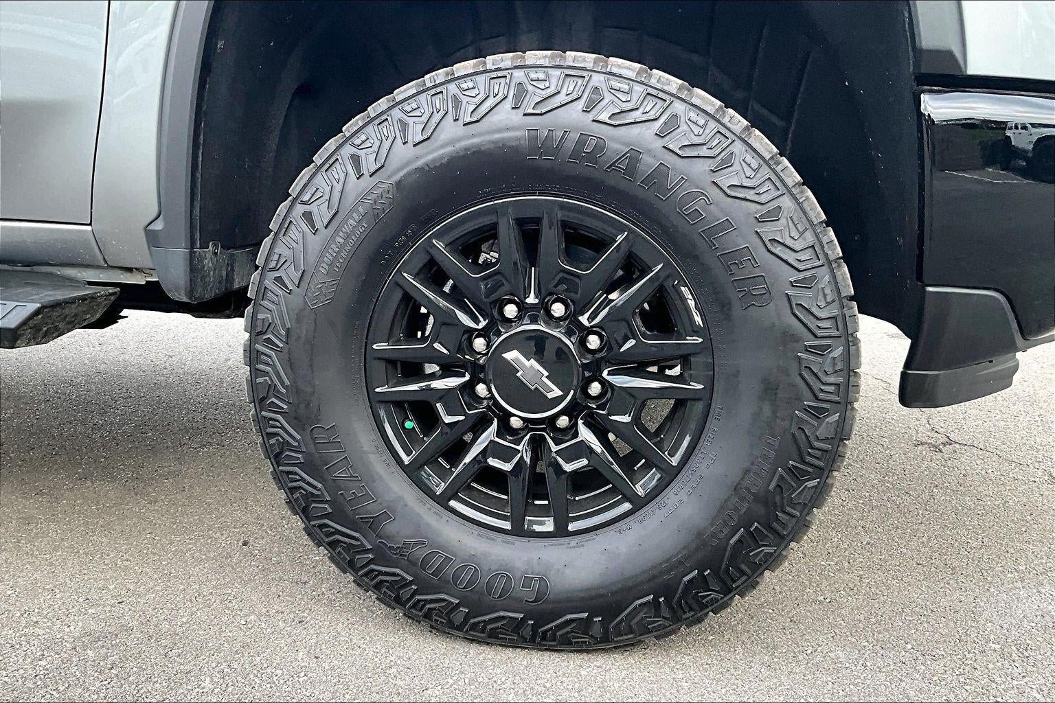 Used 2025 Chevrolet Silverado 2500 ZR2 AWD/4WD image 9