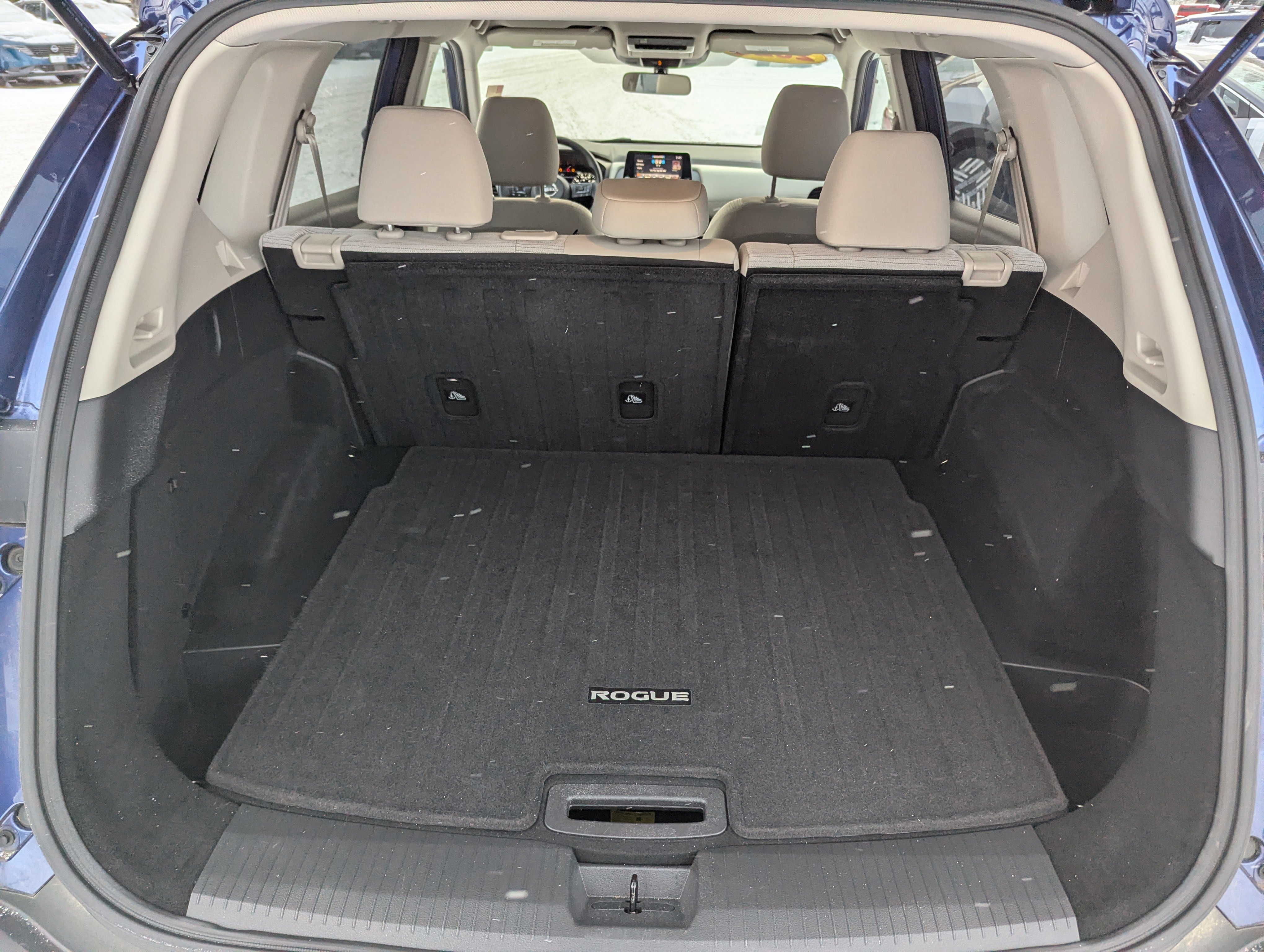 Used 2023 Nissan Rogue SV image 15