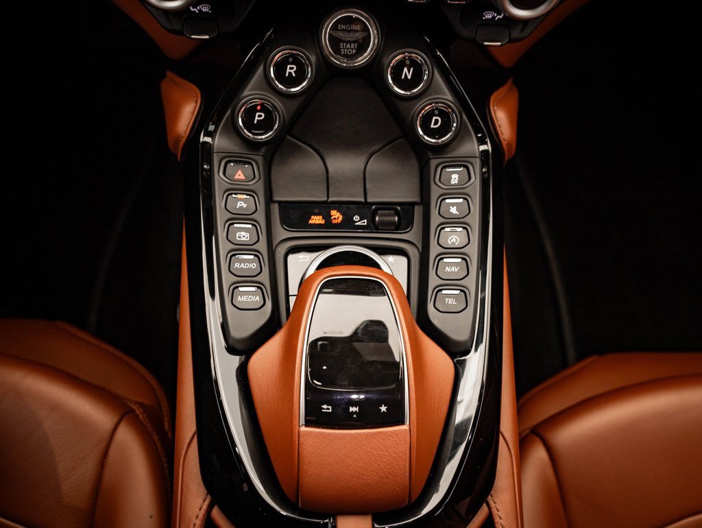 Used 2020 Aston Martin V8 Vantage Coupe image 41