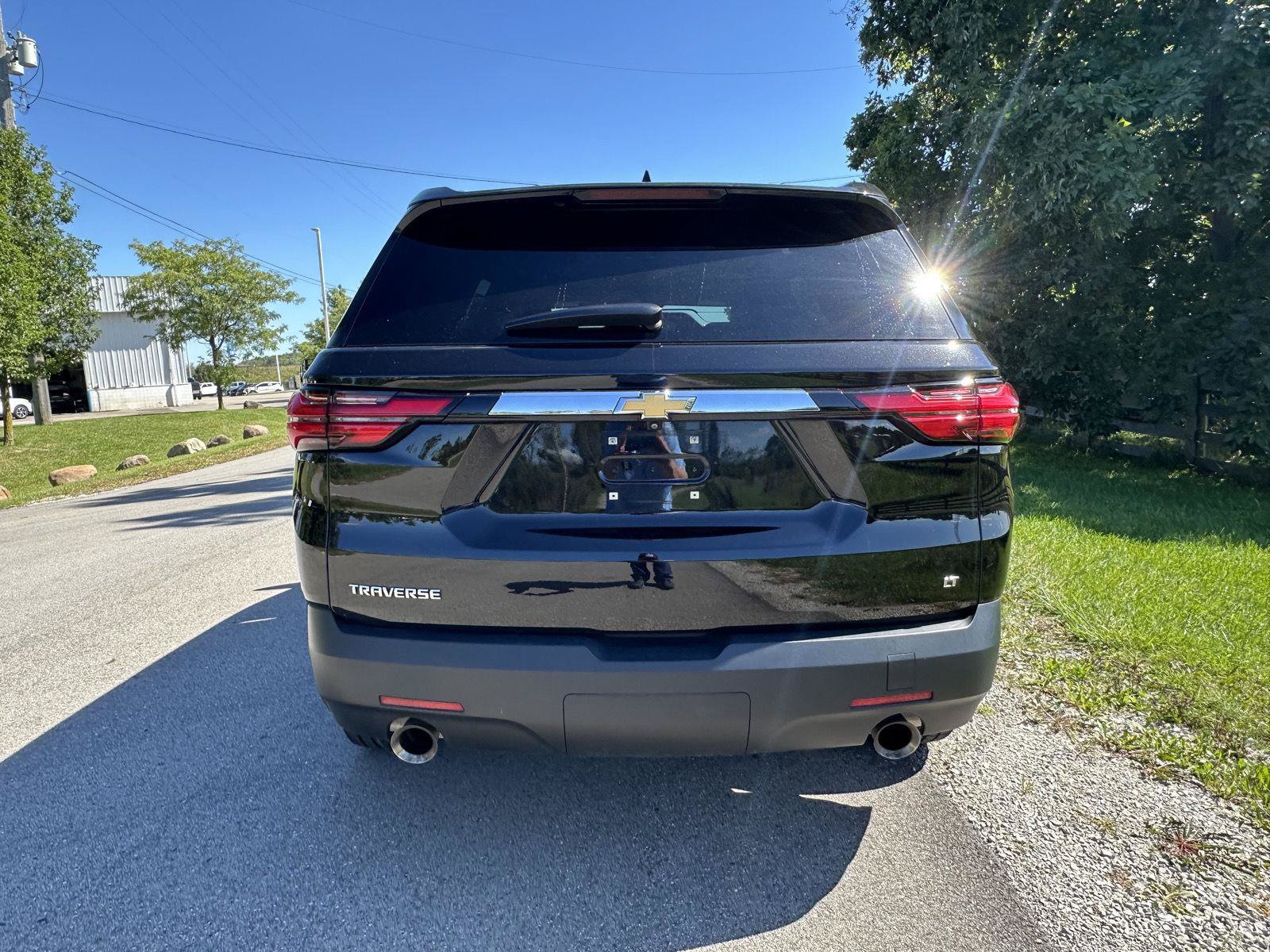 Used 2023 Chevrolet Traverse LT FWD image 11