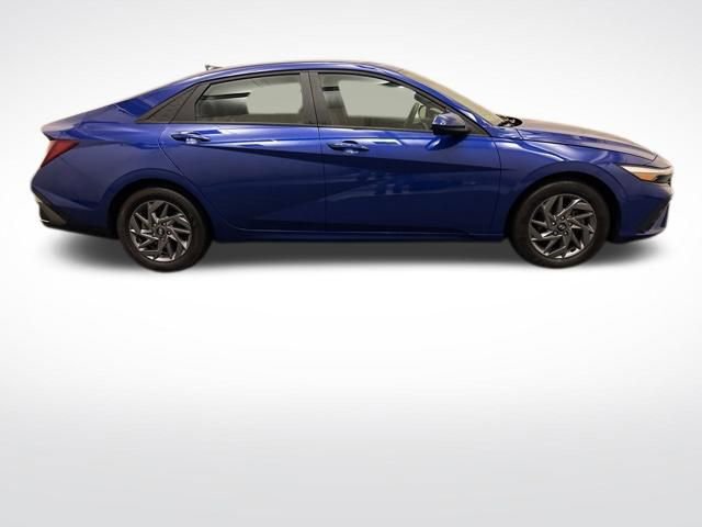 Used 2024 Hyundai Elantra SEL image 4
