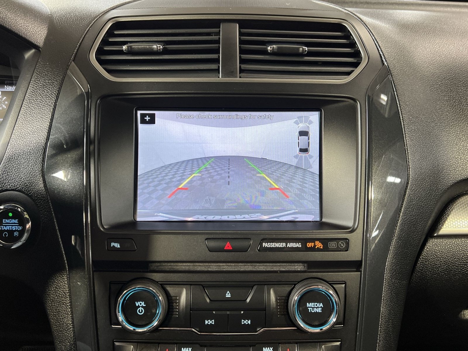 Used 2018 Ford Explorer XLT w/ Equipment Group 202A AWD/4WD image 19