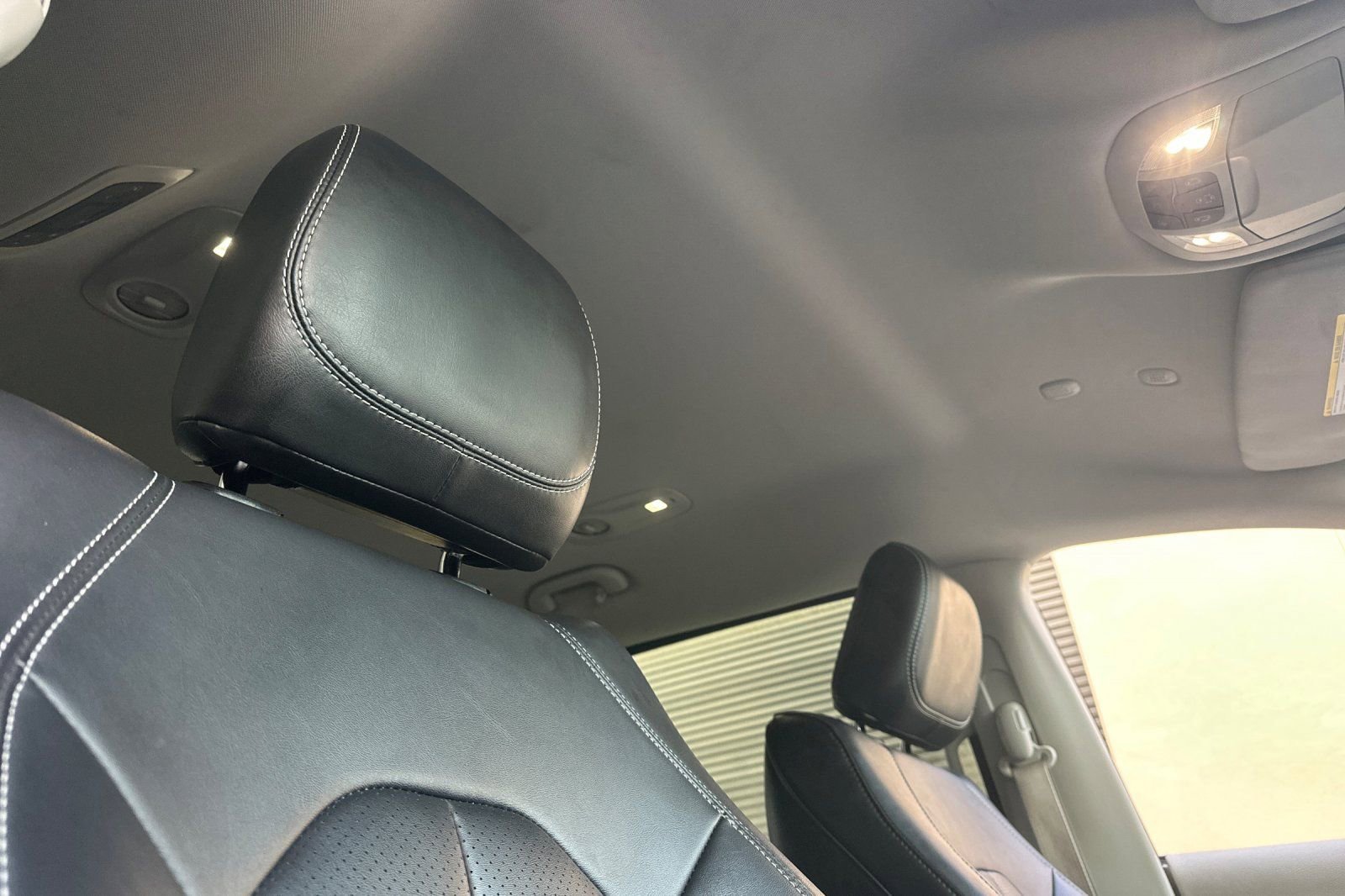 Used 2024 Chrysler Pacifica Select image 18