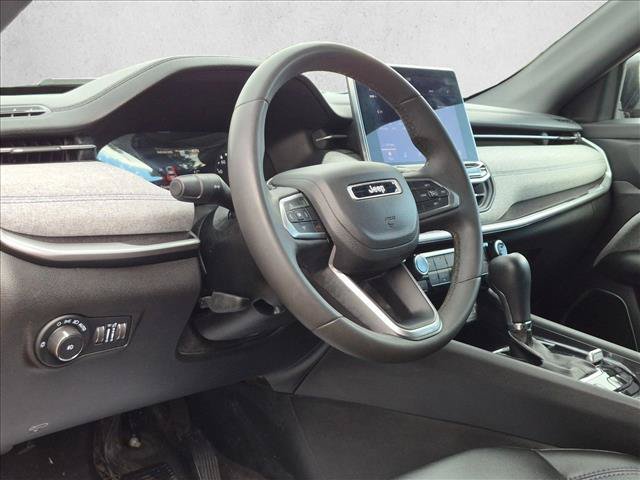 Used 2023 Jeep Compass Latitude w/ Sun and Sound Group AWD/4WD image 10
