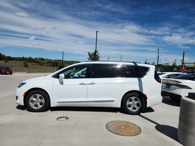 Used 2017 Chrysler Pacifica Touring-L Plus FWD image 2