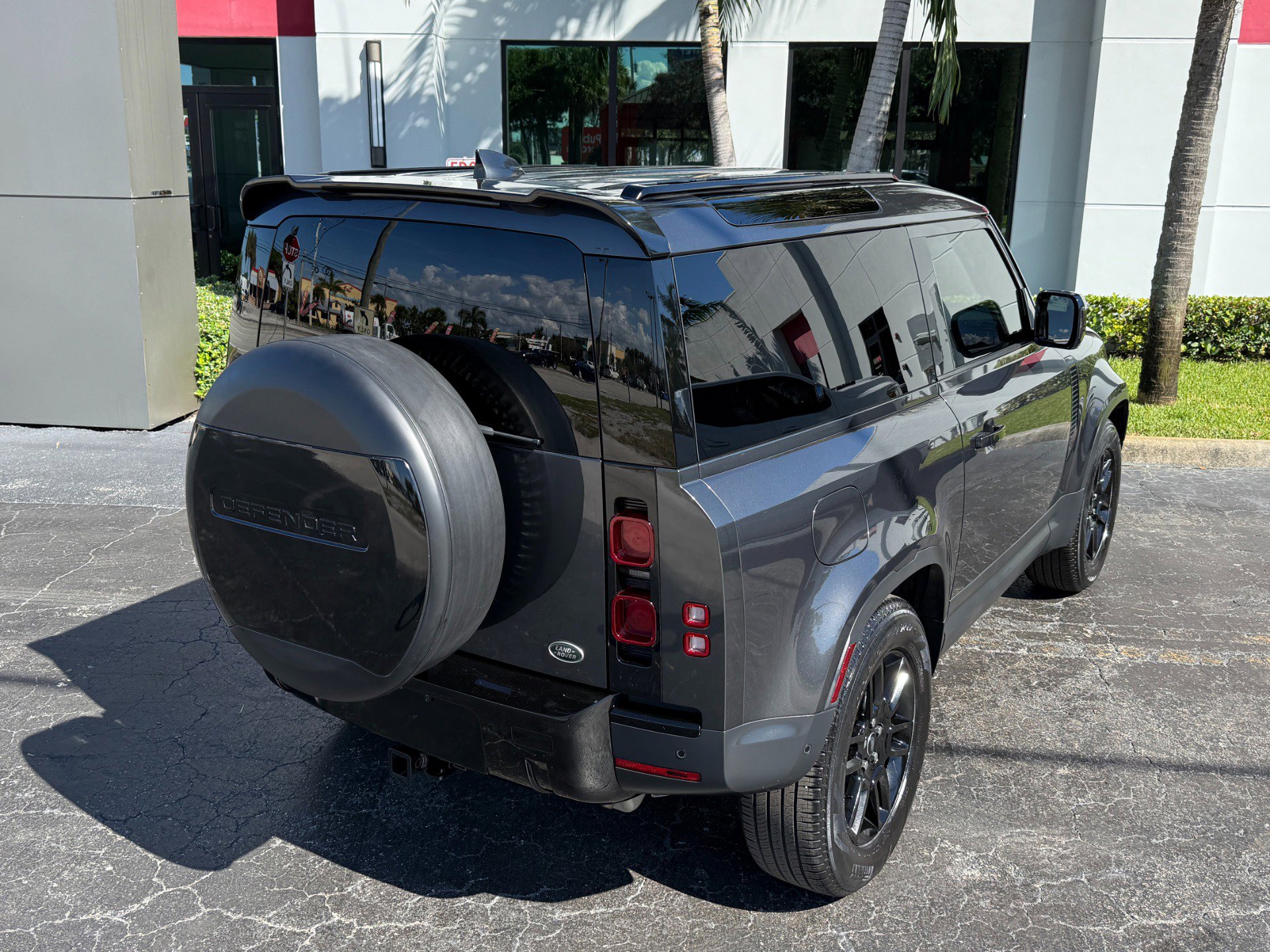 Used 2023 Land Rover Defender 90 S image 15