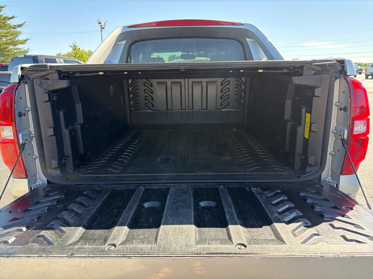 Used 2011 Chevrolet Avalanche LS w/ Convenience Package AWD/4WD image 23