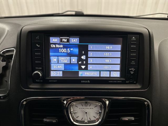 Used 2014 Chrysler Town & Country Touring FWD image 15