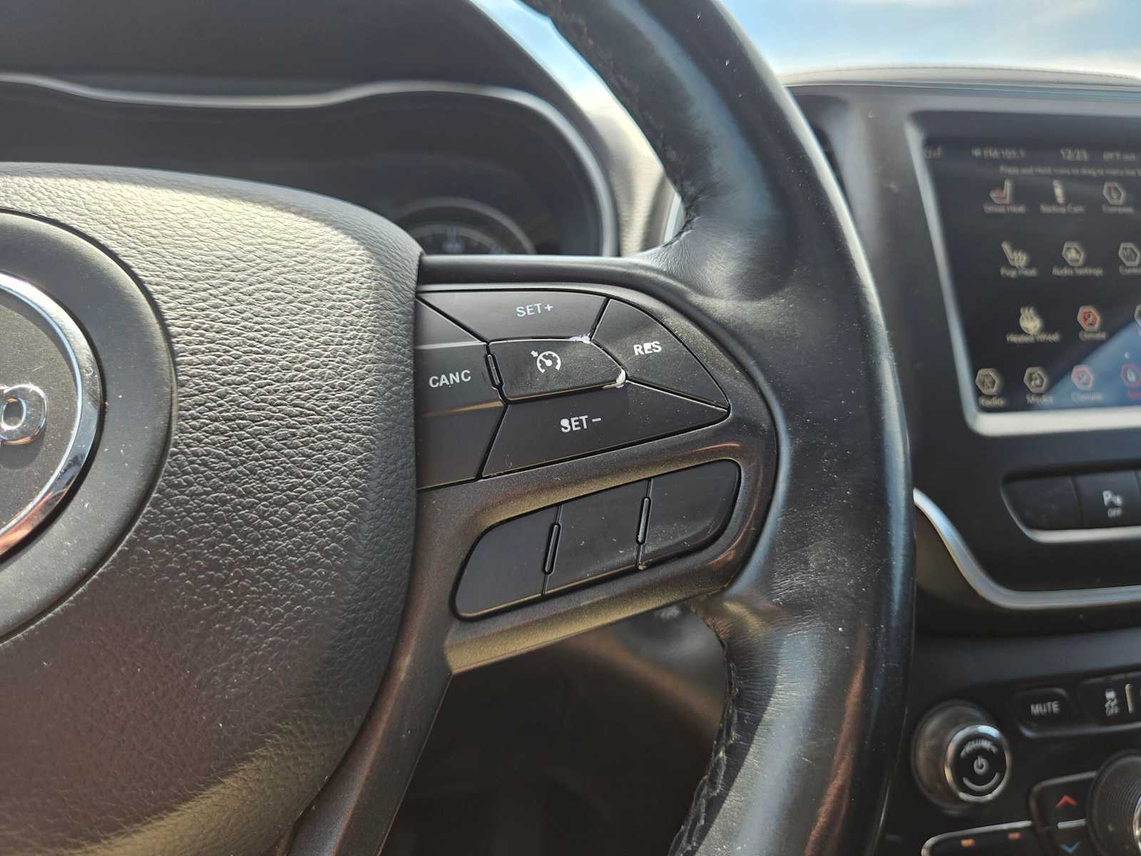 Used 2019 Jeep Cherokee Trailhawk w/ Comfort/Convenience Group AWD/4WD image 35