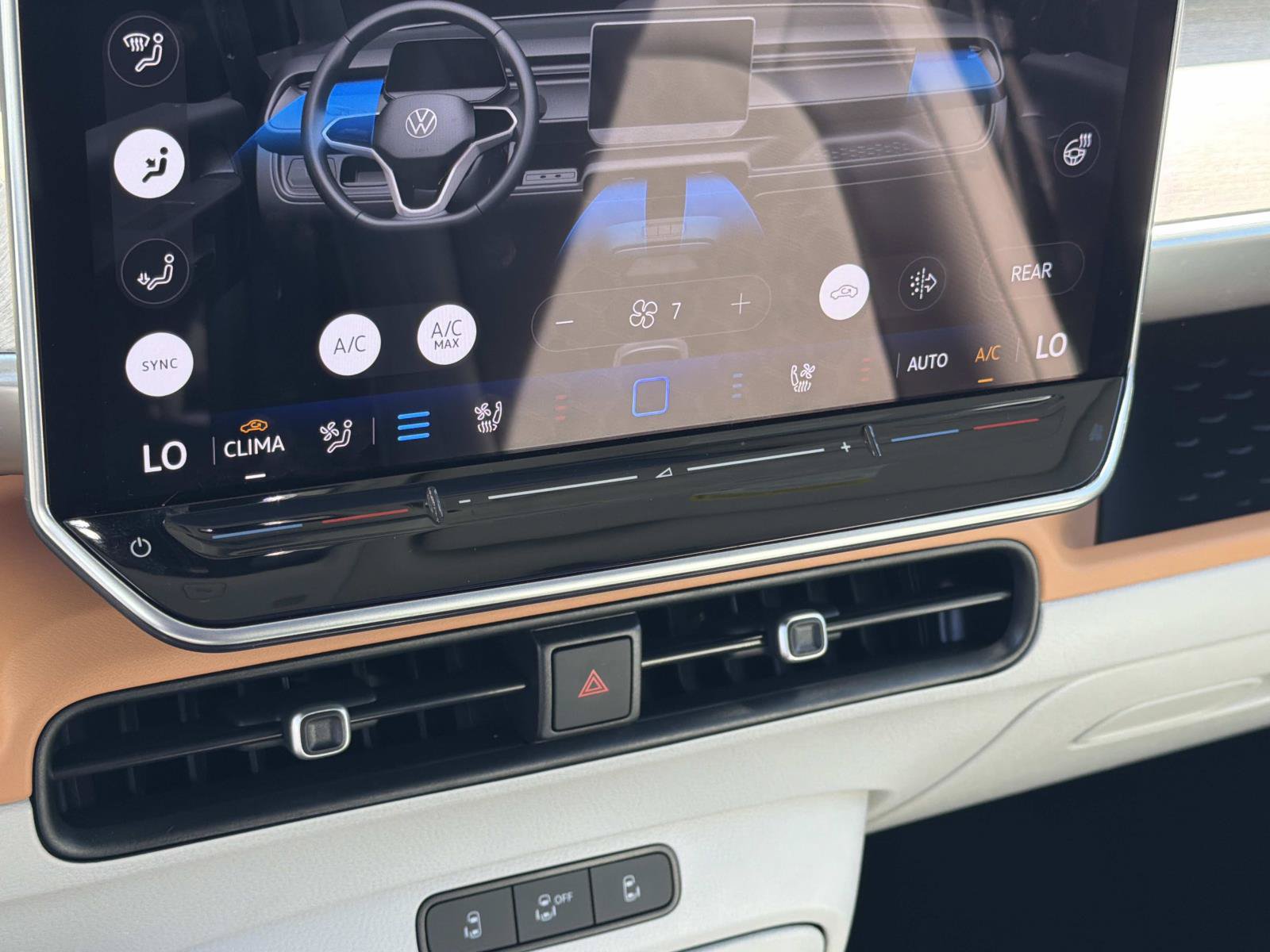 Certified 2025 Volkswagen ID. Buzz Pro S Plus AWD/4WD image 25