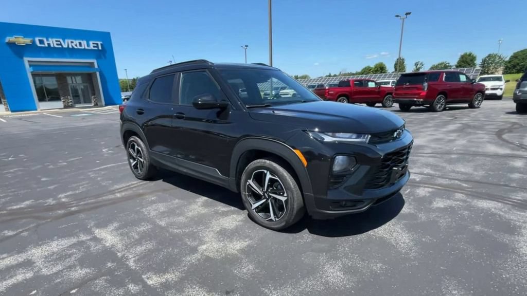 Used 2023 Chevrolet TrailBlazer RS w/ Sun and Liftgate Package AWD/4WD image 2