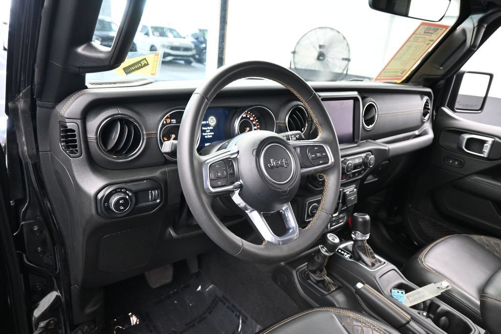 Used 2023 Jeep Gladiator Overland AWD/4WD image 11